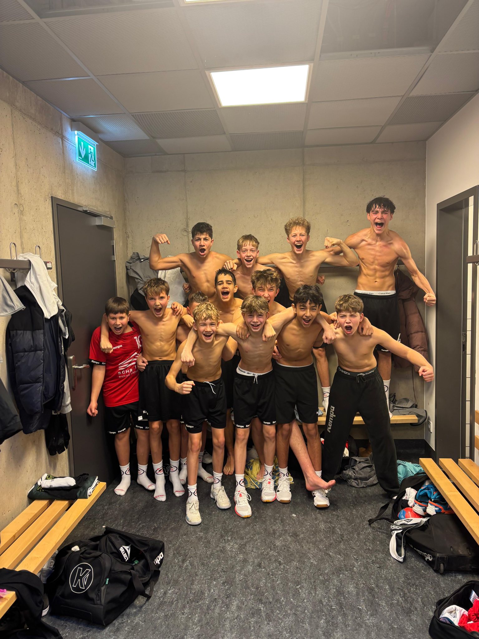 Read more about the article Dramatisches Spitzenspiel